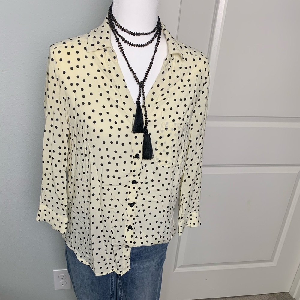 Button front top